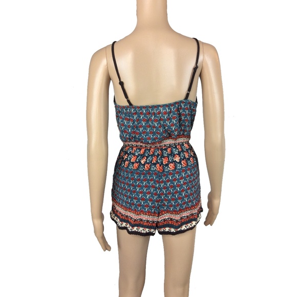 ❤SALE❤ NWOT Printed romper - Picture 6 of 6